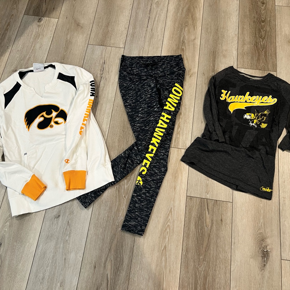 Iowa Hawkeye apparel set